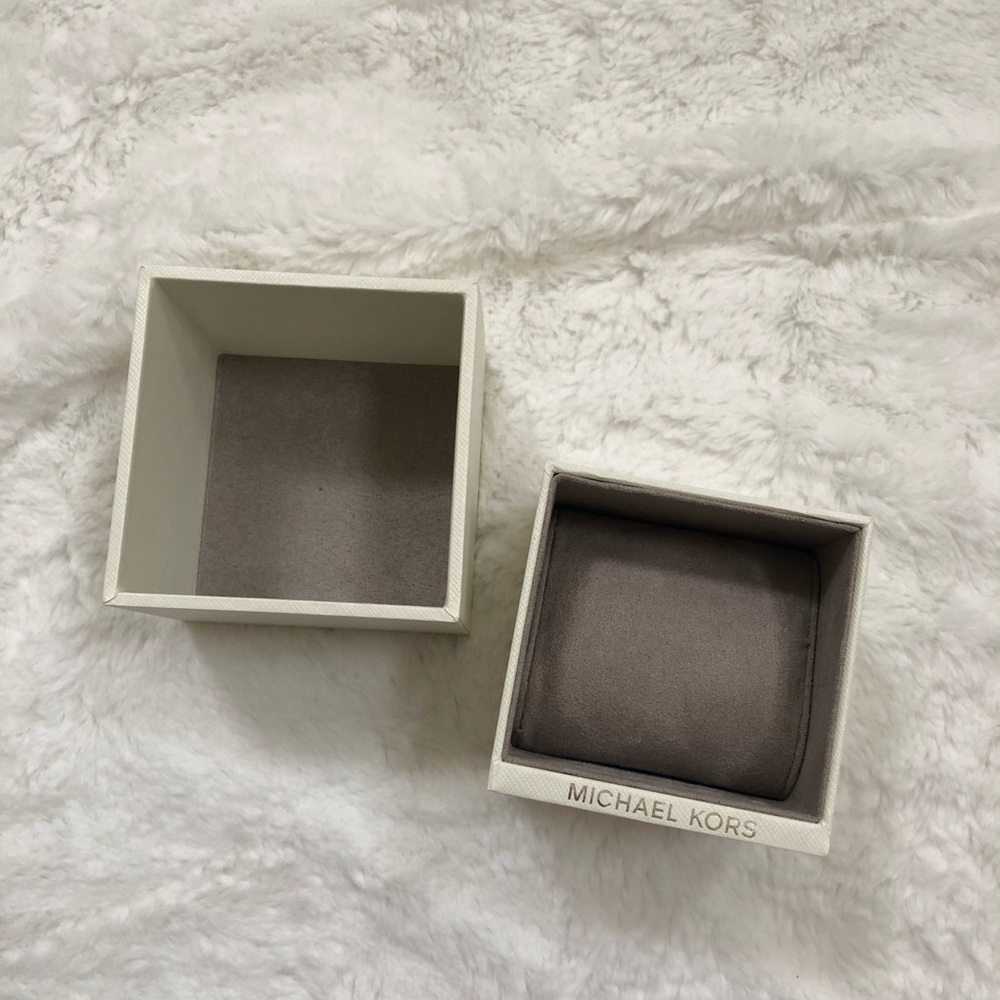 Michael Kors Watch Box - Picture 2 of 2